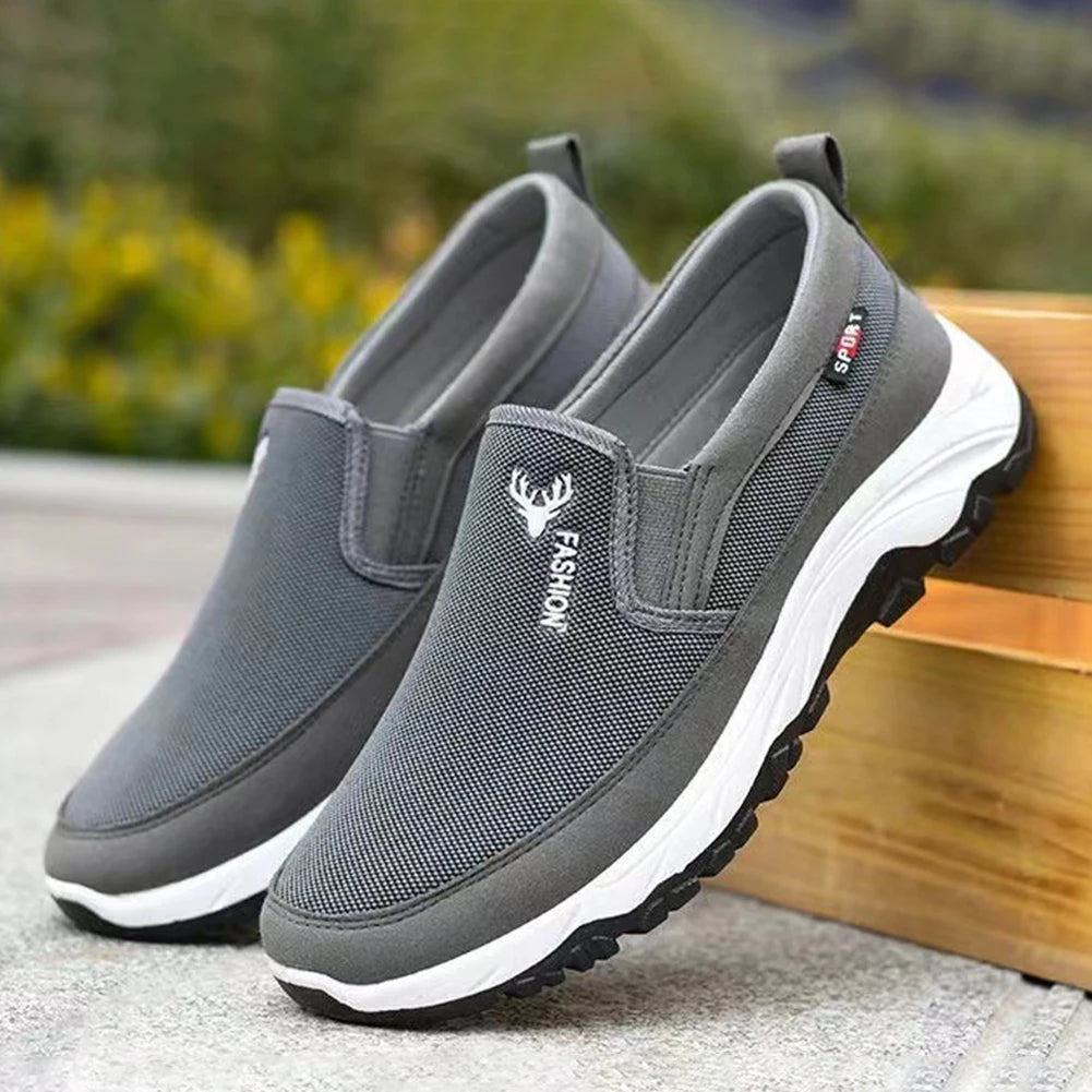 Loafers Men Sneakers Mesh Breathable Non-Slip Slip On Vulcanized Shoes Soft Sole Solid Color Comfortable Water Shoes Zapatos